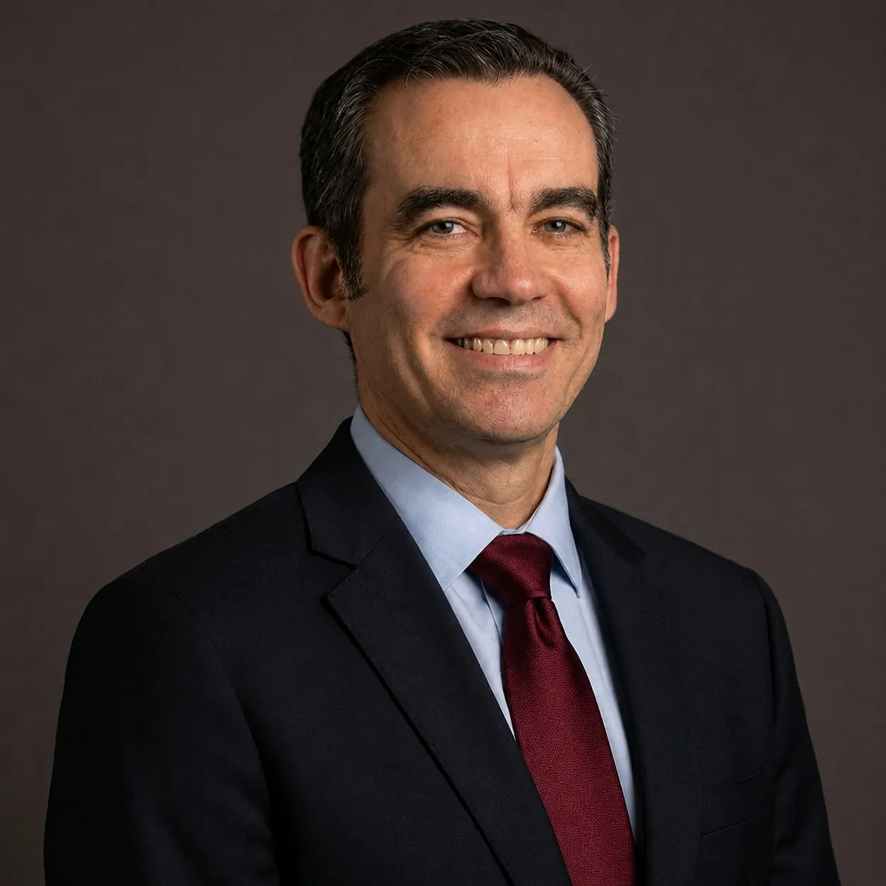 Retrato del Dr. Alejandro Soza, hepatólogo